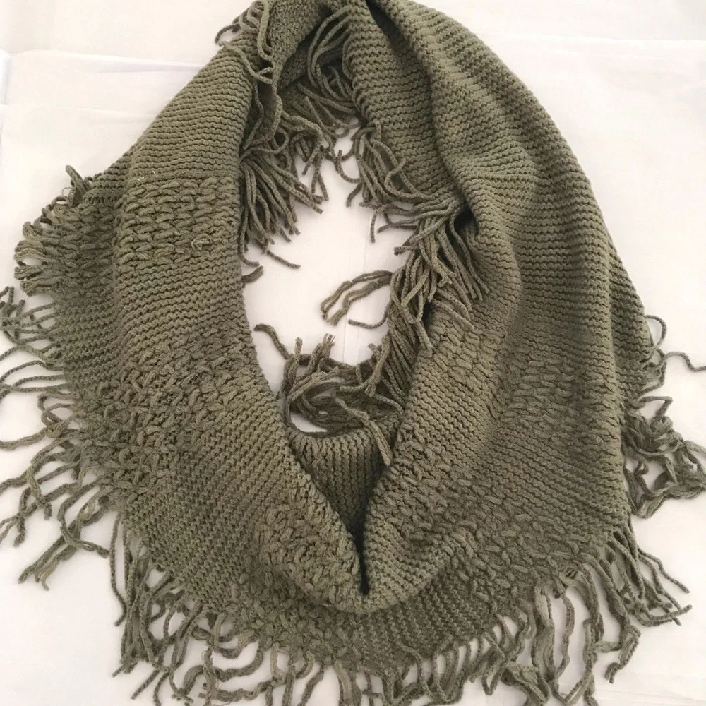 Anthropologie Infinity Loop Scarf Gray Fringed Fun Soft & Cozy